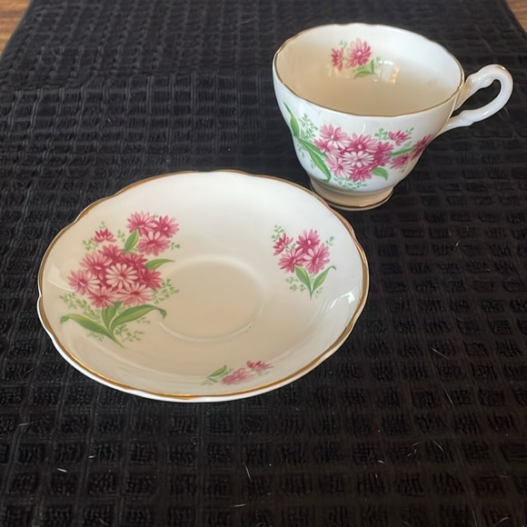 English tea set cup & saucer by English castle made in Staffordshire England - Picture 2 of 4